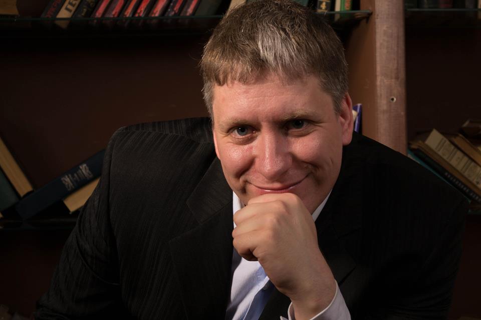 Антон Величко. Психотерапевт.