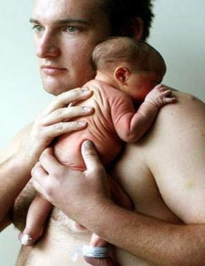 Он рад ребенку? 